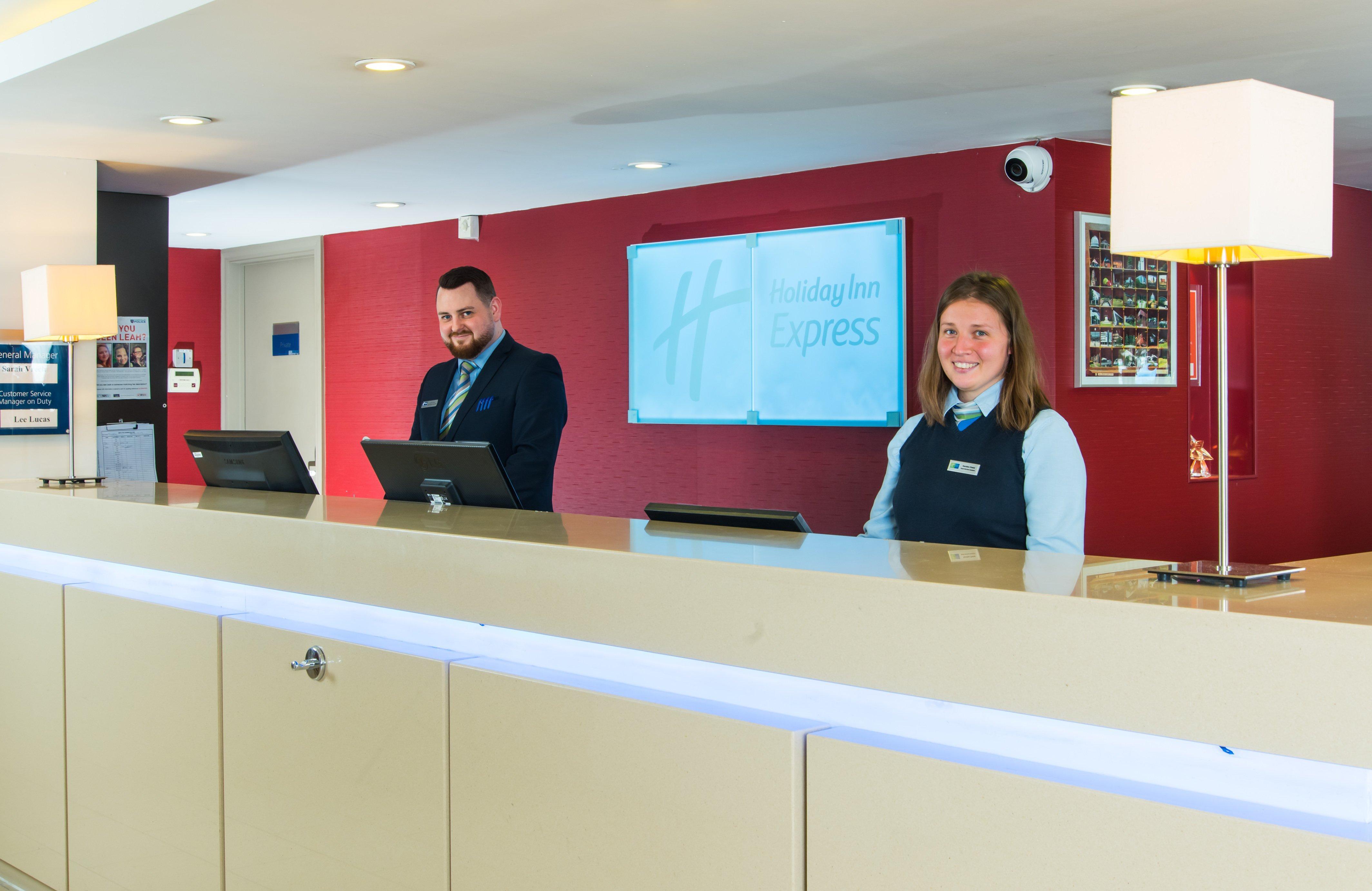 Holiday Inn Express Milton Keynes, An Ihg Hotel Екстериор снимка