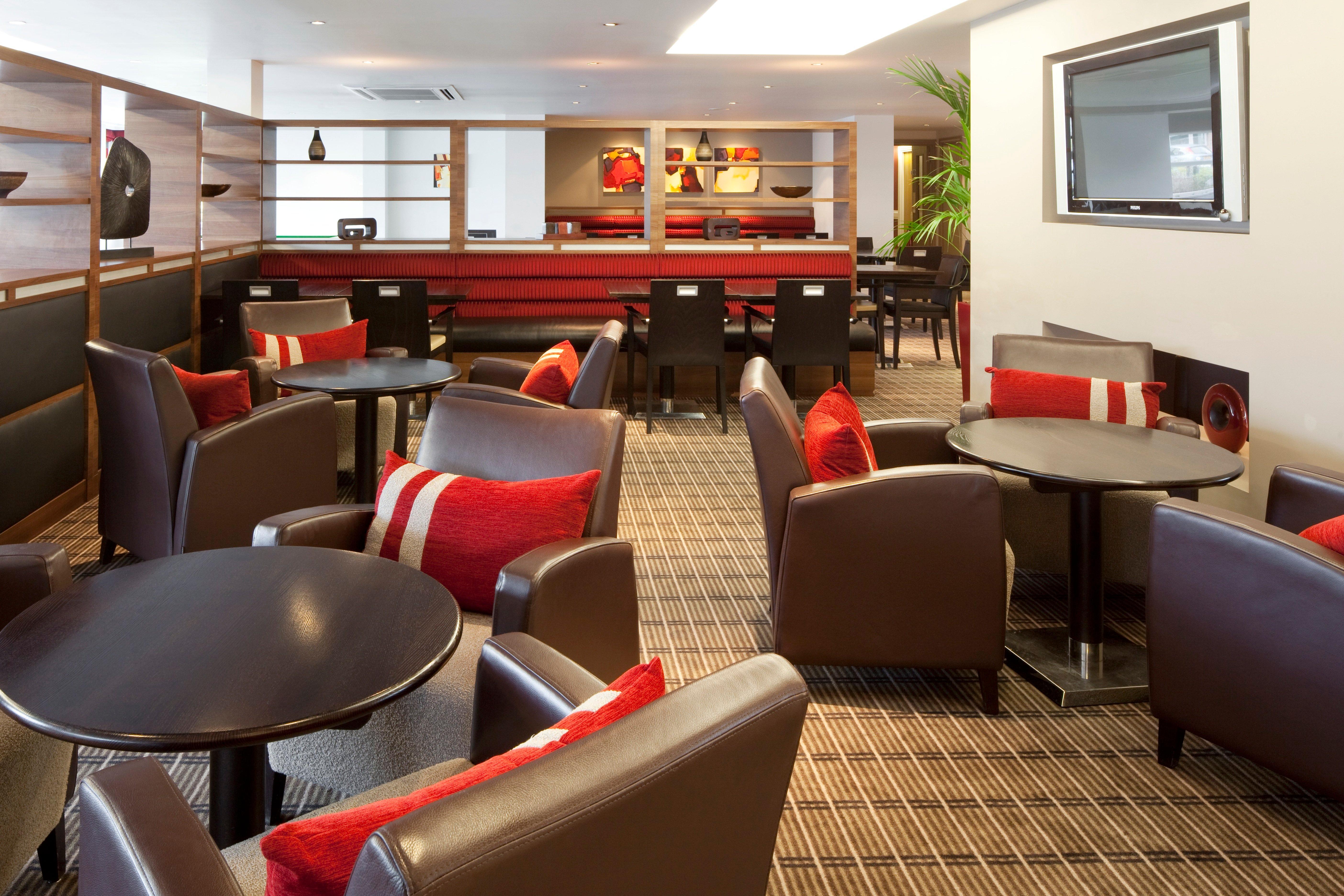 Holiday Inn Express Milton Keynes, An Ihg Hotel Екстериор снимка