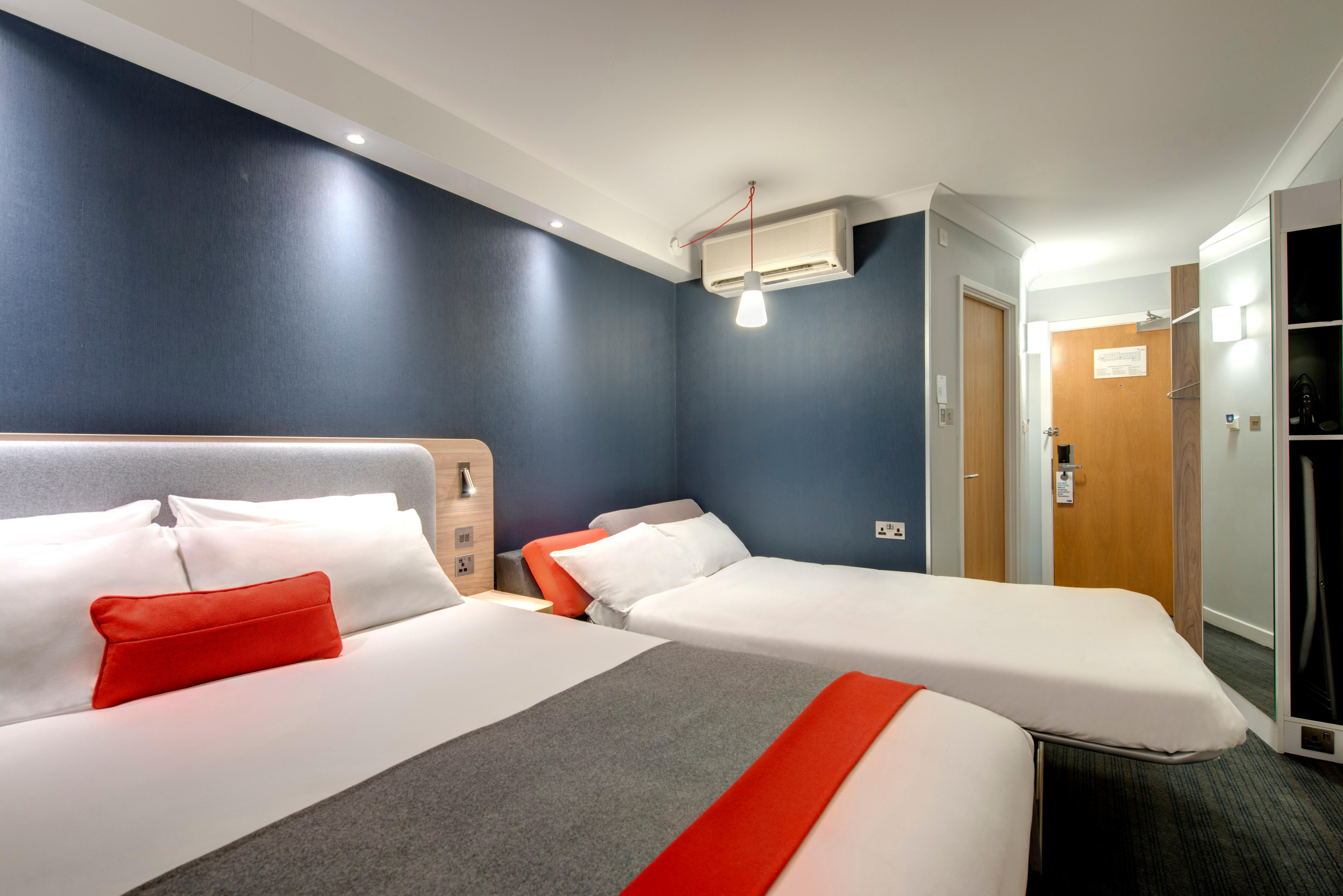 Holiday Inn Express Milton Keynes, An Ihg Hotel Екстериор снимка