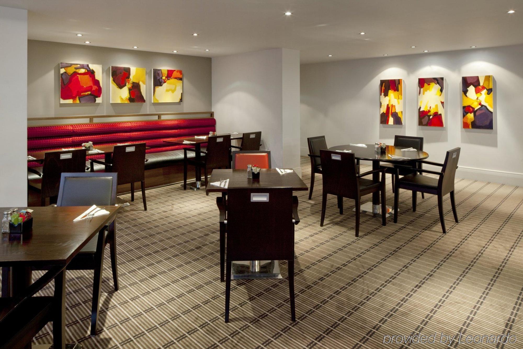 Holiday Inn Express Milton Keynes, An Ihg Hotel Ресторант снимка