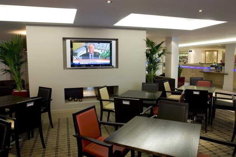 Holiday Inn Express Milton Keynes, An Ihg Hotel Екстериор снимка