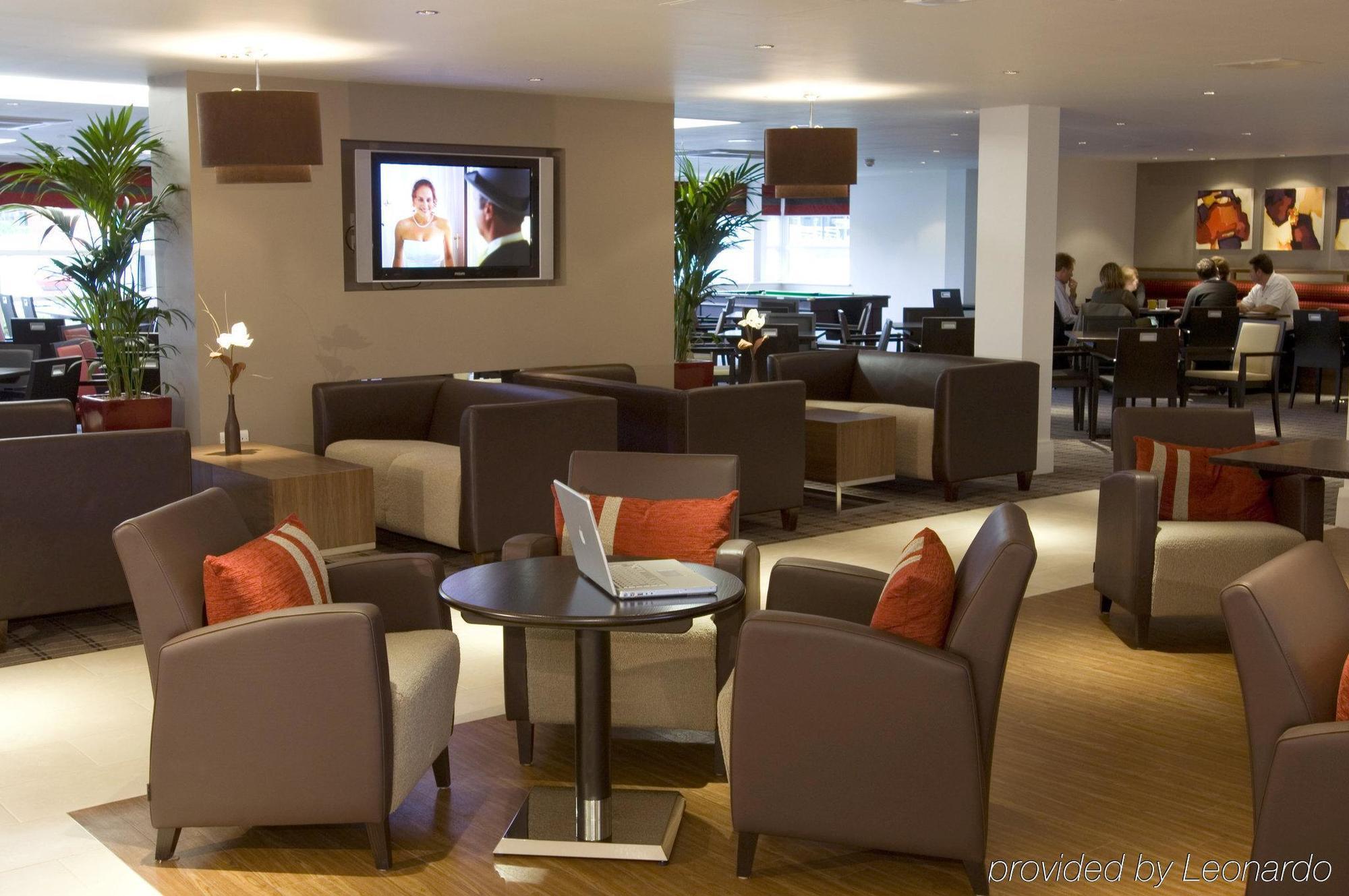 Holiday Inn Express Milton Keynes, An Ihg Hotel Екстериор снимка