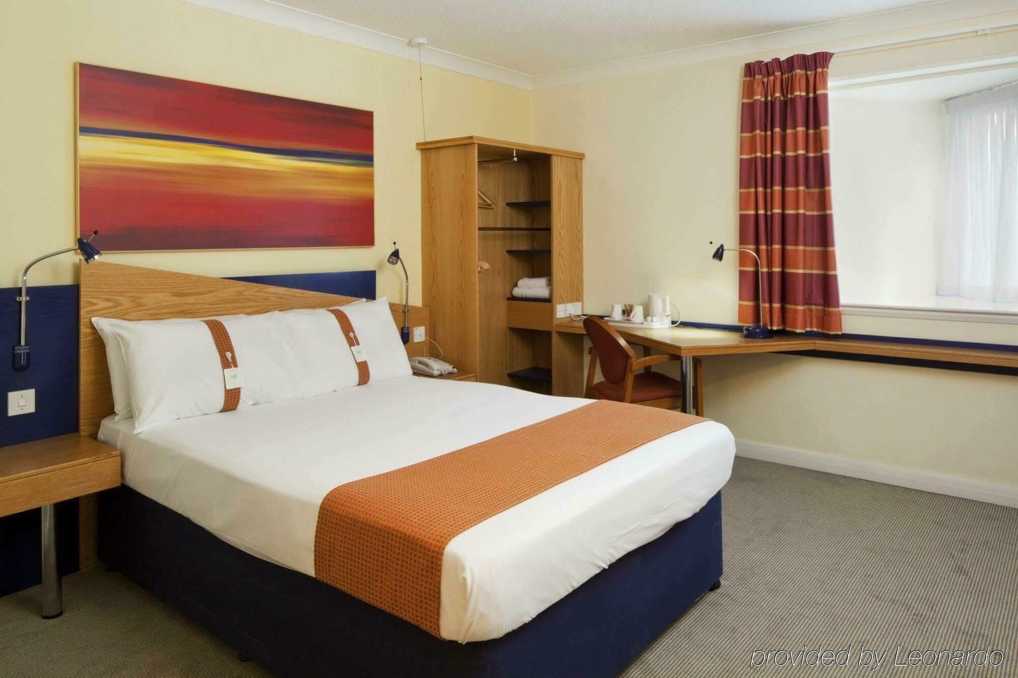 Holiday Inn Express Milton Keynes, An Ihg Hotel Екстериор снимка