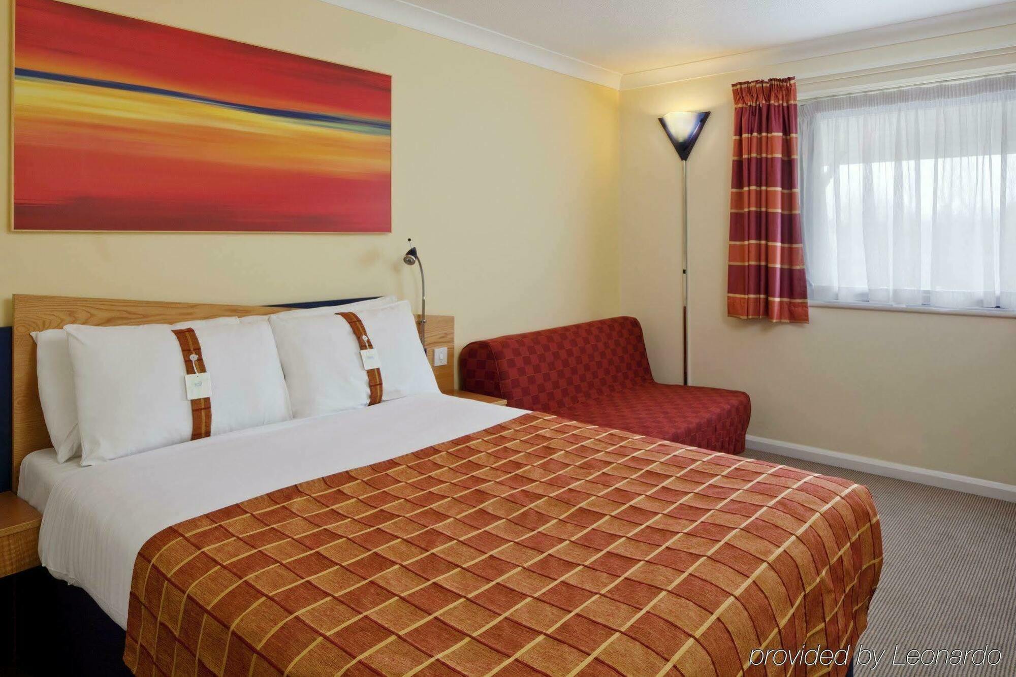 Holiday Inn Express Milton Keynes, An Ihg Hotel Екстериор снимка