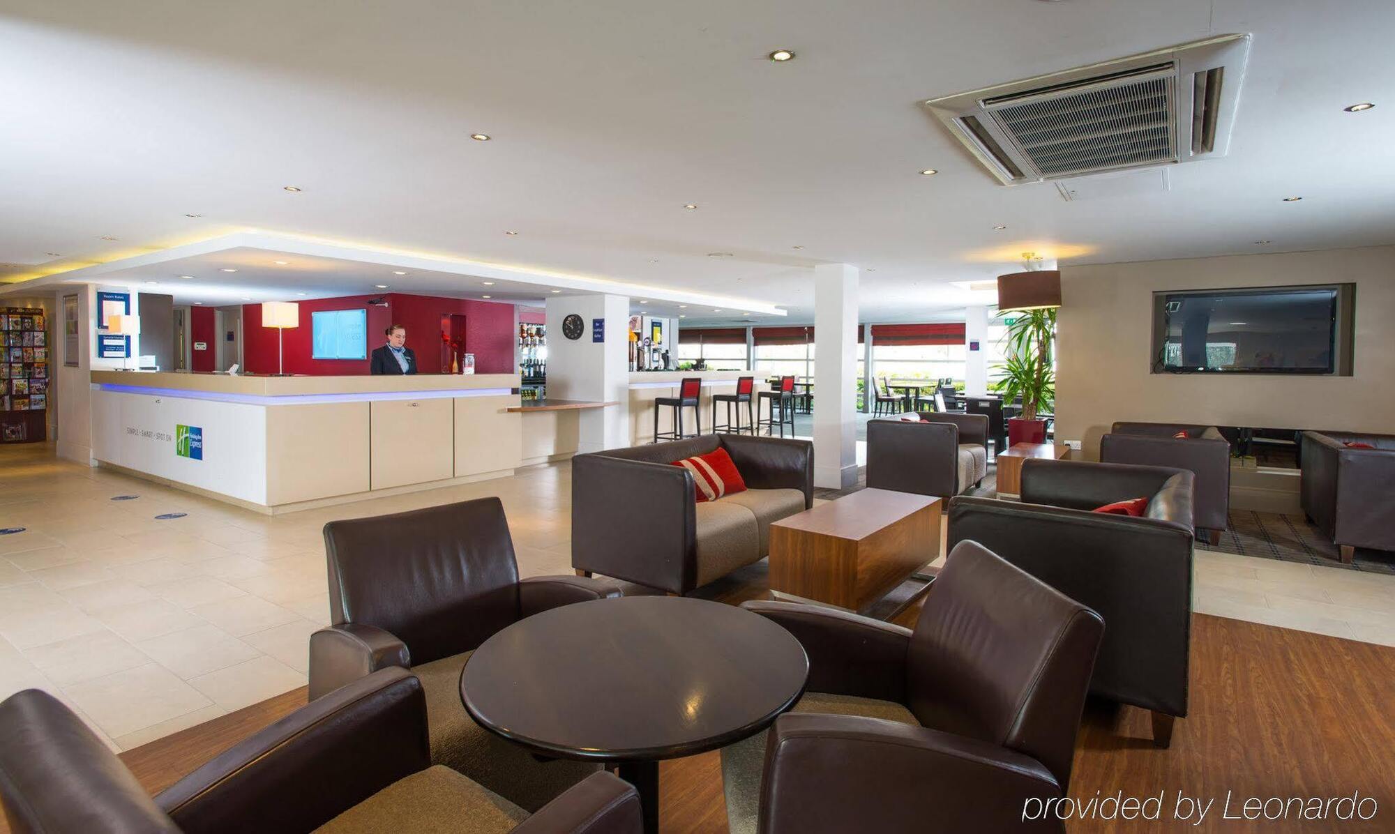 Holiday Inn Express Milton Keynes, An Ihg Hotel Екстериор снимка